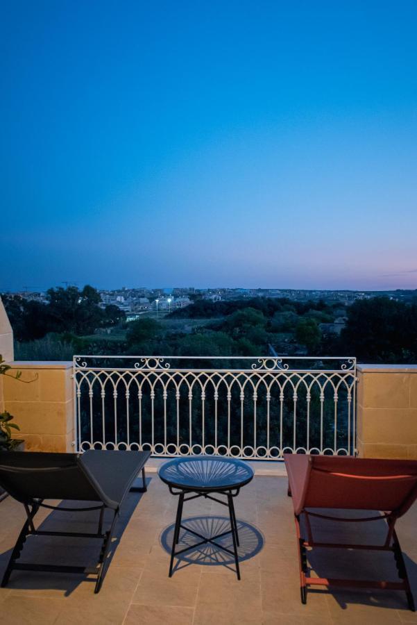 The Carob Tree Victoria Exterior foto